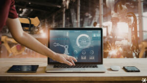 Tableau de bord industriel affichant un SPC intelligent pour le suivi en temps réel de la qualité et des performances de production.